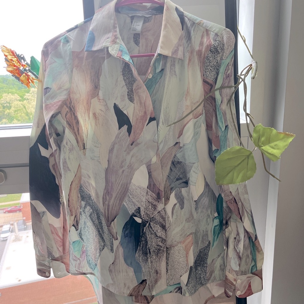 Cute blouse for dinners or business meetings